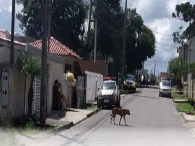 Filho mata me a pauladas e  baleado ao reagir a abordagem da PM em Colombo