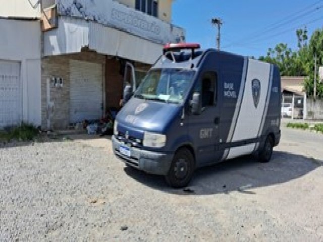 Guarda Municipal e Assistncia social abordam moradores de rua