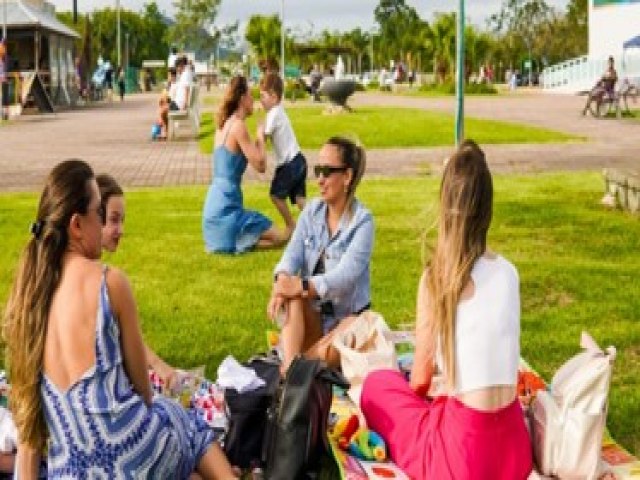 Domingo no Parque ter ao alusiva ao Dia Internacional da Mulher