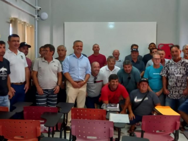 Superintendente federal de Pesca em SC participa de reunio com pescadores em Jaguaruna