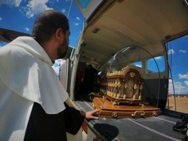 Relquias de Santa Teresinha passaro por Tubaro nesta tera-feira (19)