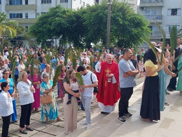 Bno dos ramos rene fiis em Tubaro