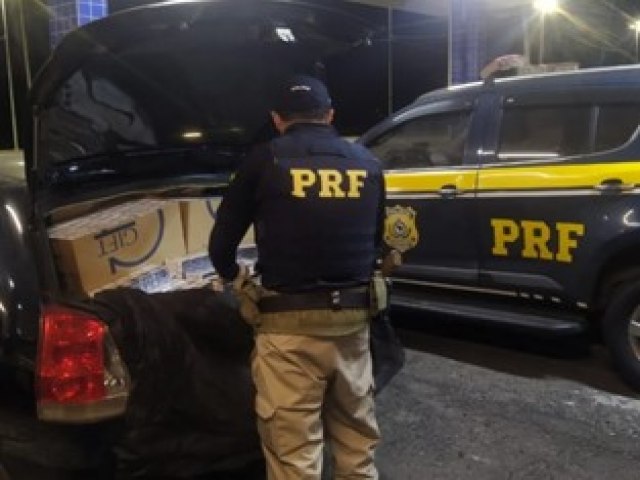 PRF flagra condutora transportando 10 mil maos de cigarros contrabandeados na BR-101, em Tubaro