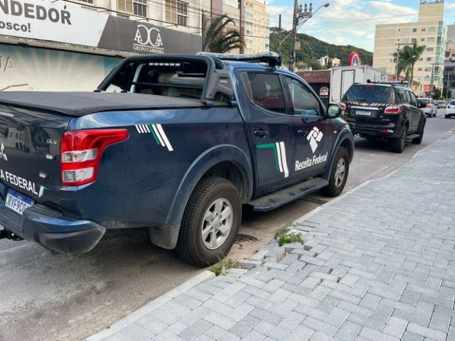 PF e Receita Federal cumprem mandados em Laguna