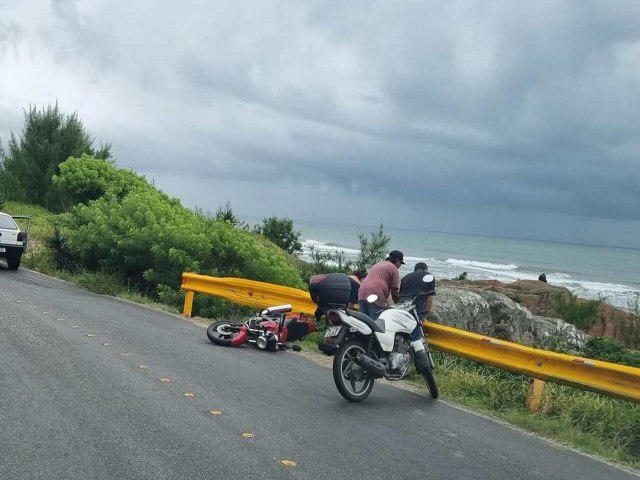 Motociclista sofre queda nas curvas do Ir