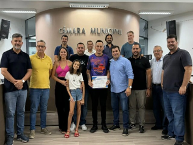 Famlia Benvenutti, conhecida como Precisamos Ver O Mundo, recebe homenagem da Cmara de Imbituba