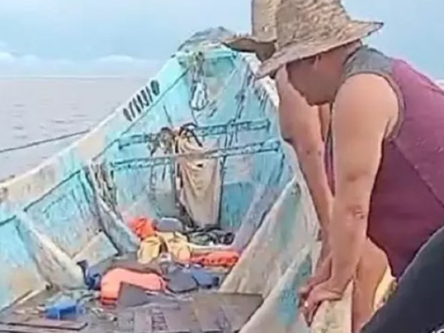 Barco com 20 corpos em decomposio  encontrado  deriva no Par