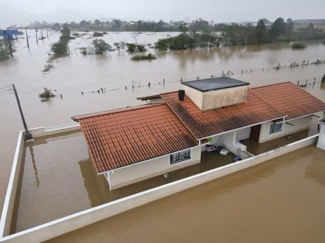 Sobe para 205 o nmero de pessoas que precisaram deixar as prprias casas aps chuvas em SC