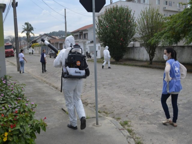 Pulverizao  realizada para combater mosquito da dengue