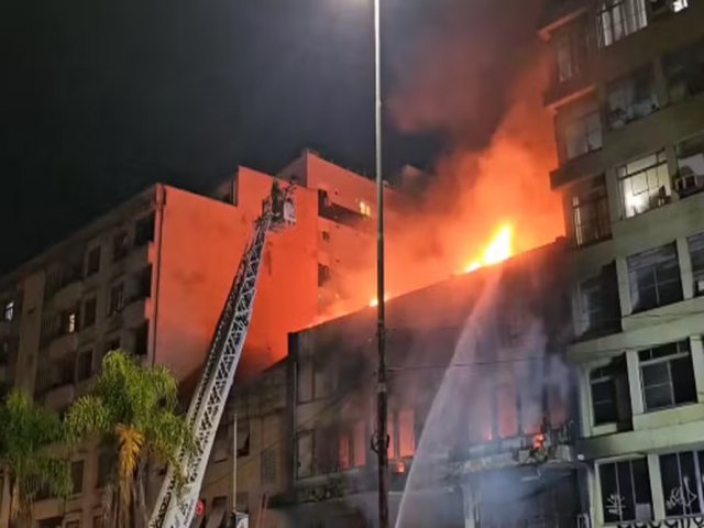 10 morrem em pousada no centro de Porto Alegre aps incndio