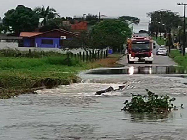 Ararangu sofre com fortes chuvas; mais de 40 pessoas esto desabrigadas