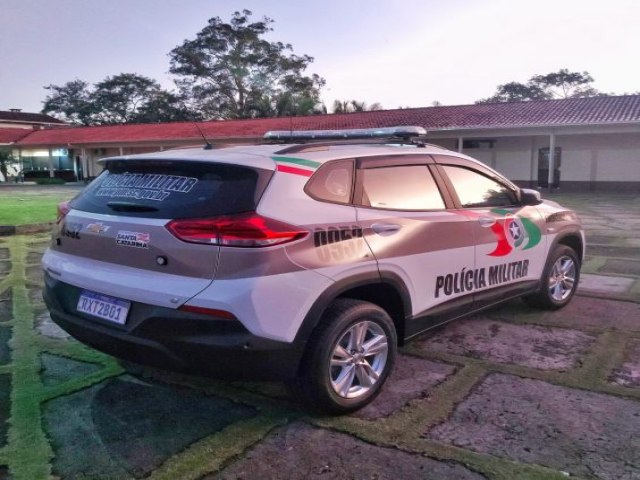 Mulher tem carro roubado em Capivari de Baixo