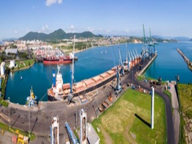 Porto de Imbituba registra 15,8% de aumento na movimentao de cargas no primeiro quadrimestre de 2024