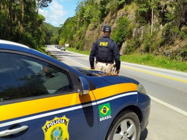 Morador de Tubaro  detido aps ameaar policiais