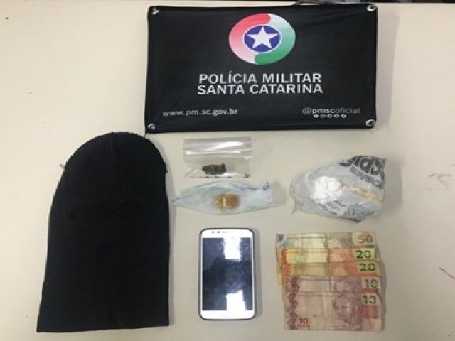 PM prende criminoso dentro de poro de residncia em Siderpolis