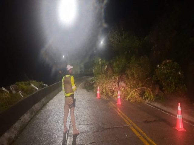 Serra do Rio do Rastro: trnsito segue em meia pista na SC-390