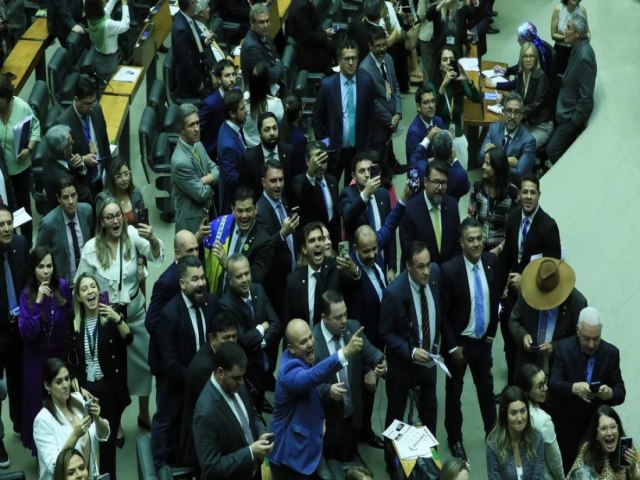 Em nova derrota de Lula, deputados derrubam veto e probem saidinha de presos