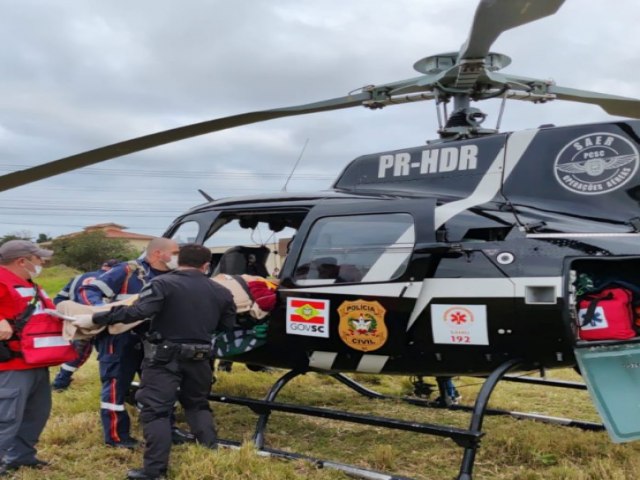 Tubaro: Dois idosos so socorridos de helicptero