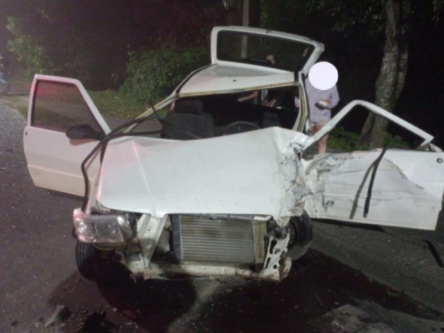 Acidente na beira-rio deixa feridos e motorista foge do local