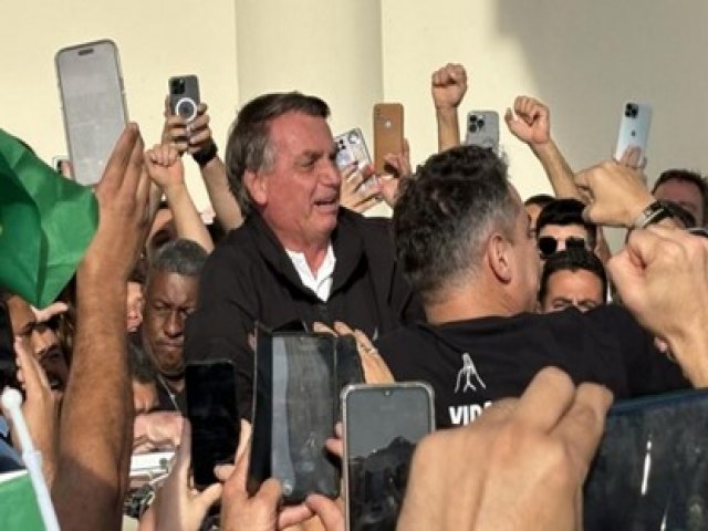 Apoiadores recebem Bolsonaro em Jaguaruna na ltima quarta-feira