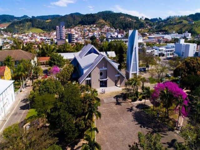 Tribunal de Justia entregou 53 ttulos de propriedade a famlias de So Ludgero