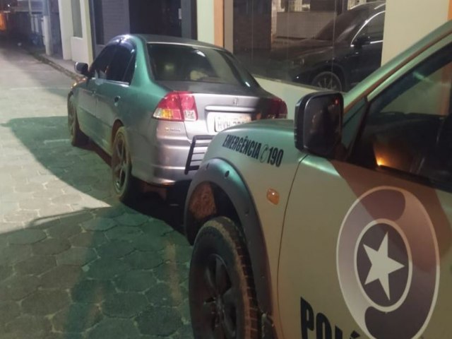 Carro roubado no RS  encontrado em Laguna com chave de fenda na ignio e placa do Cear