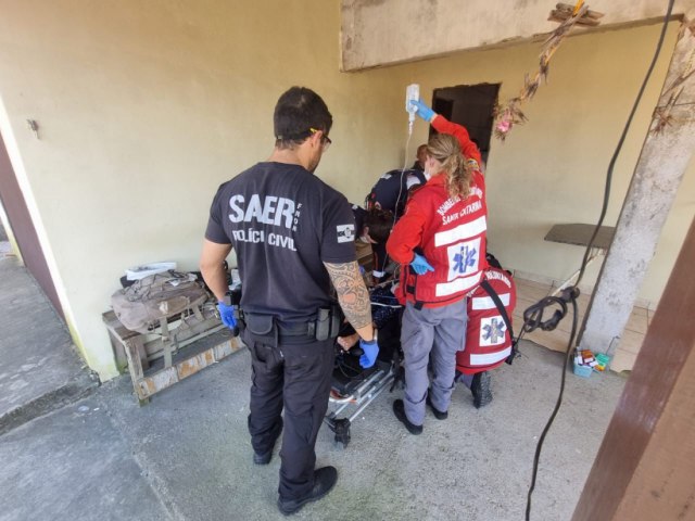 Mulher  encontrada desacordada em casa e levada ao hospital de helicptero