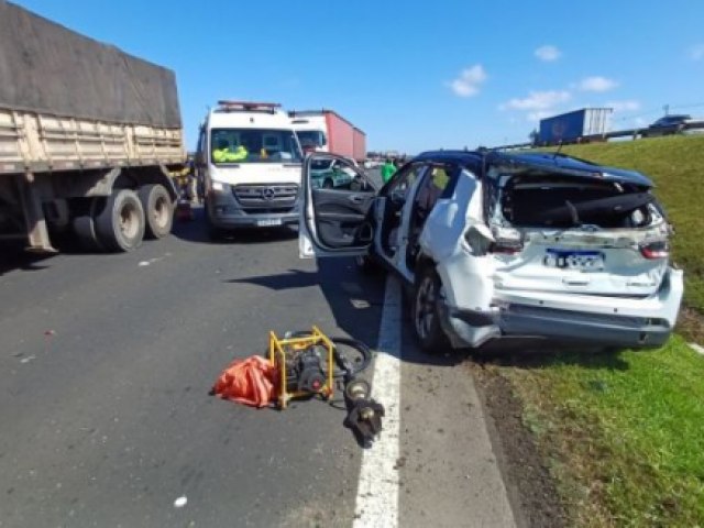 Engavetamento deixa motorista gravemente ferido e provoca interdio da BR-101 no sul do estado