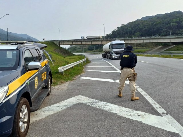 PRF flagra abusos de velocidade no Contorno da BR-101