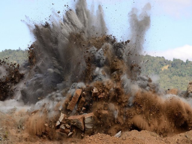 Detonao de rocha afeta energia e assusta moradores