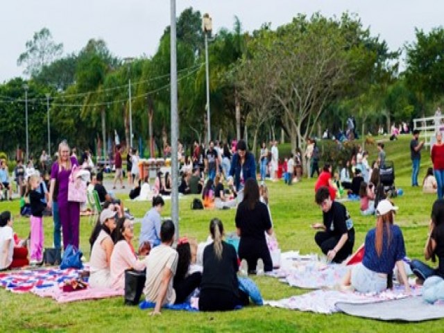 Samba Retr ser atrao principal da programao do Domingo no Parque