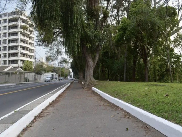 Mulher tem celular roubado na beira-rio em Tubaro