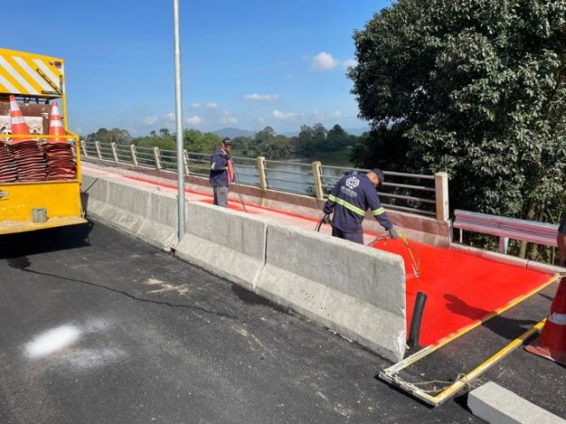 Sinalizao da ponte Stlio Cascaes e acessos ser concluda nesta quarta (18)