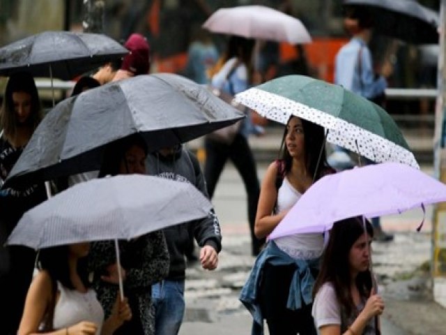 Frente fria pode trazer chuvas com mais de 155 milmetros a SC nos prximos dias