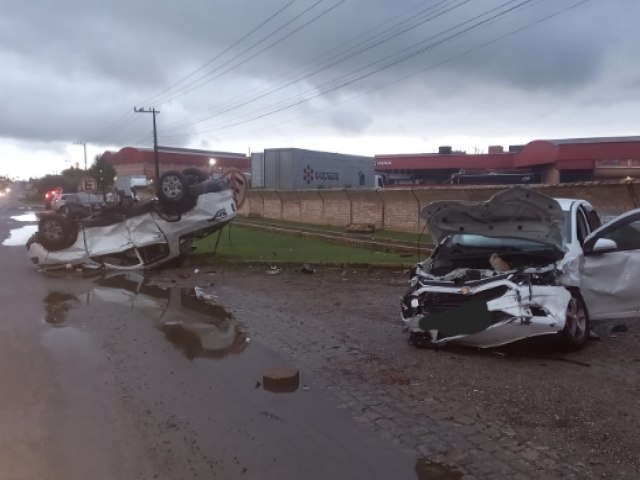 Acidente resulta em capotamento e dois feridos em Iara