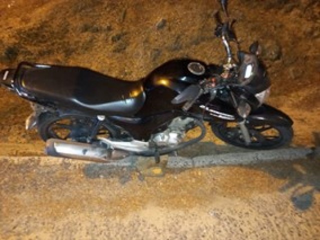 Coliso entre veculo e moto deixa jovem ferida em Morro da Fumaa