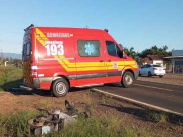 Homem morre aps coliso entre motoneta e carreta na BR-285