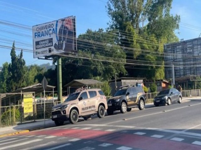 Polcia Federal realiza operao em Rio do Sul, na propriedade do responsvel pelo ataque com bombas em Braslia