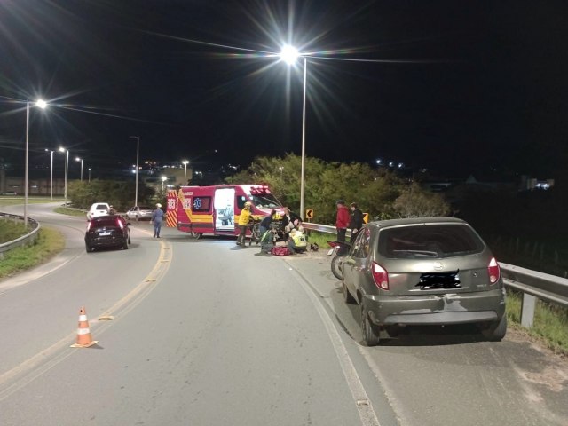 Motociclista fica ferido ap�s sa�da de pista na SC-370, em Tubar�o