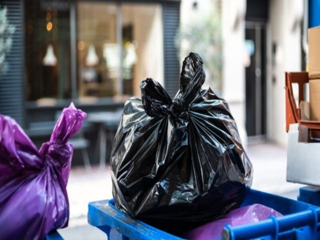 Prefeitura notifica empresa ap�s atrasos na coleta de lixo em Tubar�o