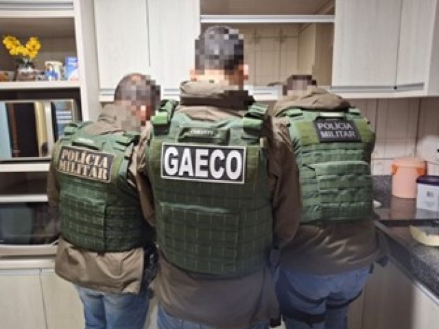 GAECO realiza opera��o que investiga suspeita de fraude em concursos p�blicos e afasta 17 servidores em SC