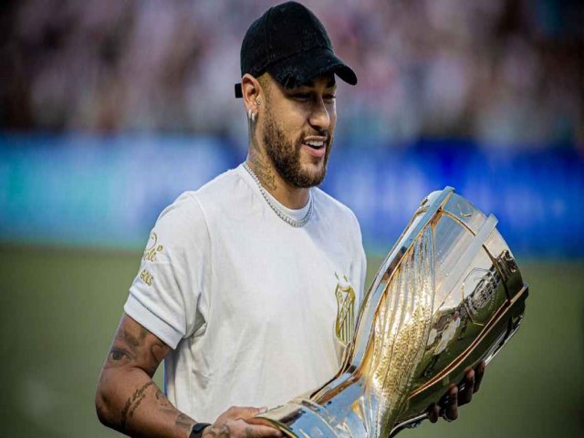 Neymar disse que vai voltar a jogar no Brasil em 2025.