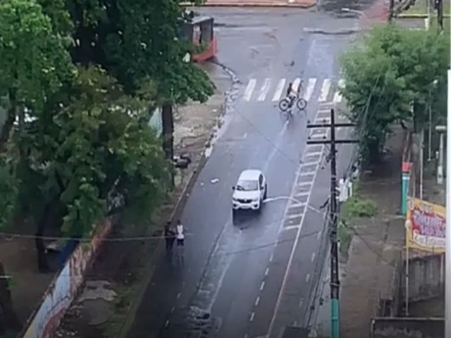 Assalto em plena luz do dia no Centro do Recife