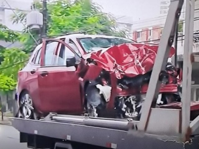 Motorista morre aps bater o carro em poste