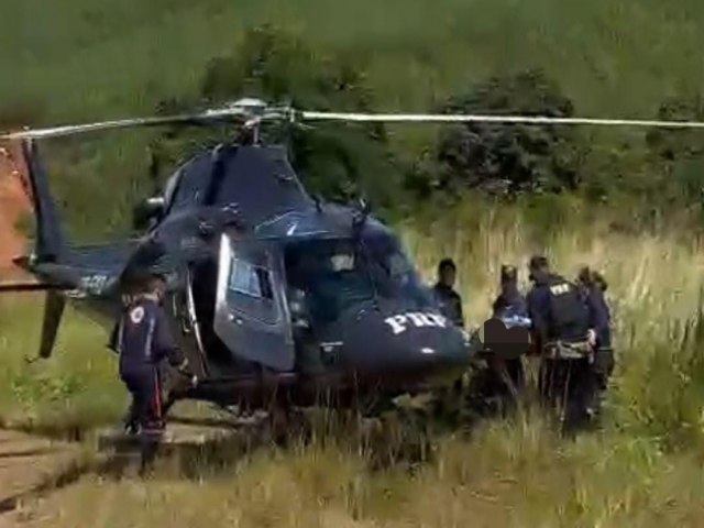 Mulher  resgatada de helicptero, aps caminho tombar em Xexu
