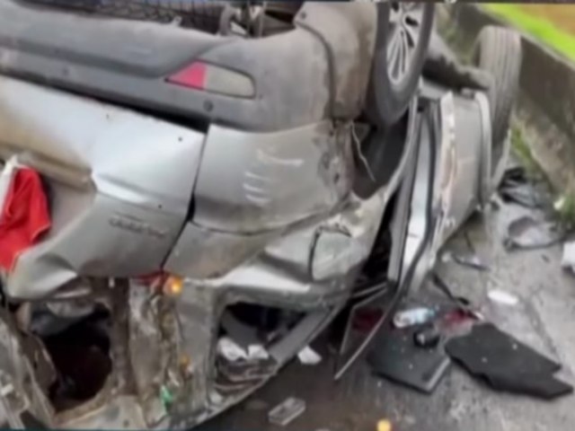 Dunga e sua esposa ficam feridos aps o carro do ex-tcnico da Seleo Brasileira capotar no Paran