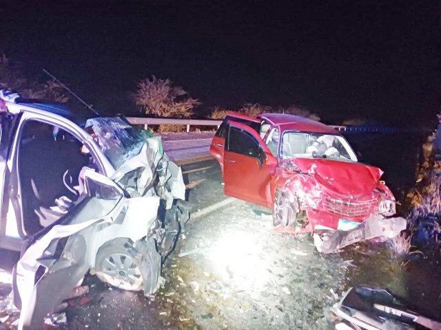 Coliso frontal entre dois carros em Santa Maria da Boa Vista