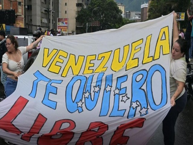 'Fomos roubados': decepo e protestos aps resultado eleitoral na Venezuela