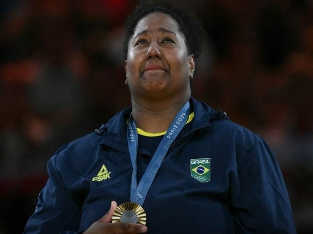 Olimpadas 2024: Beatriz Souza dedica medalha de ouro  av, que faleceu em junho