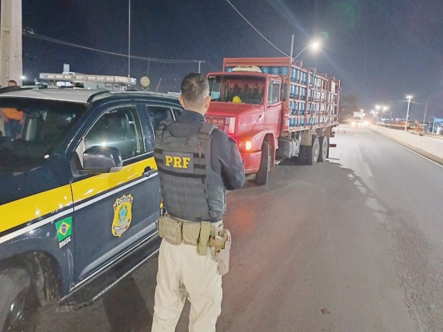 Motorista de caminho com botijes de gs  flagrado sob efeito de lcool em Juazeiro